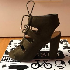 Olive open toe heel